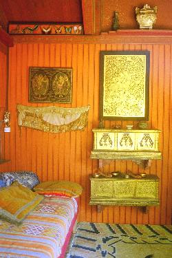 Interieur des thailndischen Teehauses (linke Raumseite)